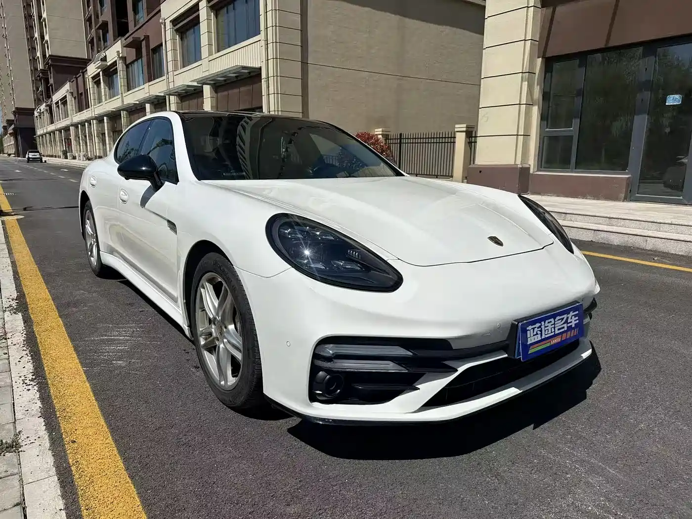 Porsche Panamera 2013 Panamera 4 Platinum Edition 3.6L фото 3