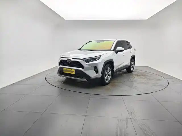 Toyota RAV4 2.0L CVT, Полный привод, Стиль, PLUS