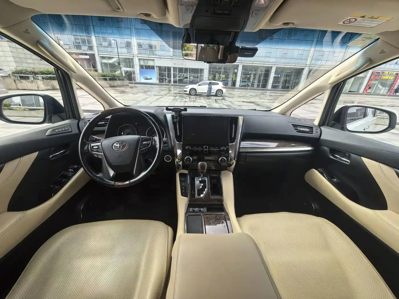 Photo 10 - Toyota Alphard