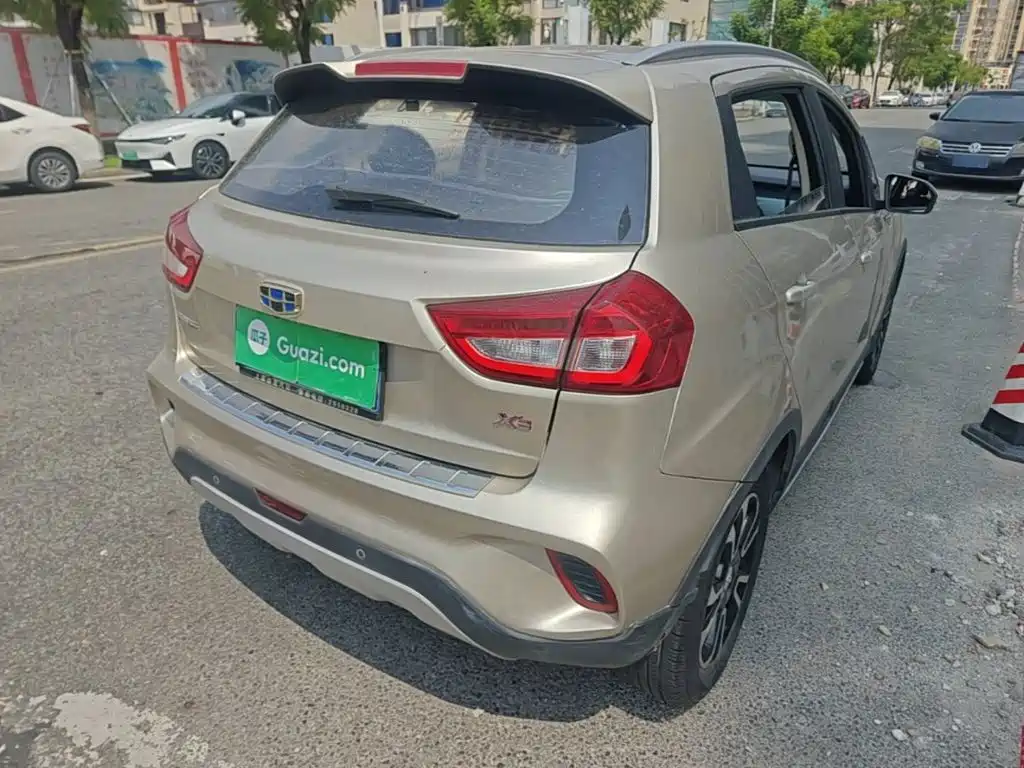Фото 7 - Geely Vision X3