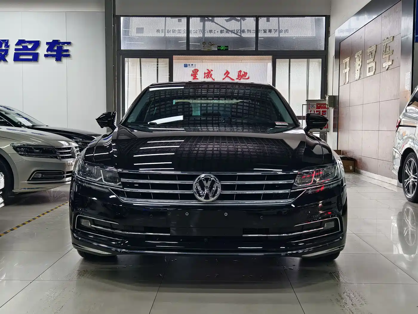 Volkswagen Phideon 2018 380TSI 2WD Business Edition фото 2