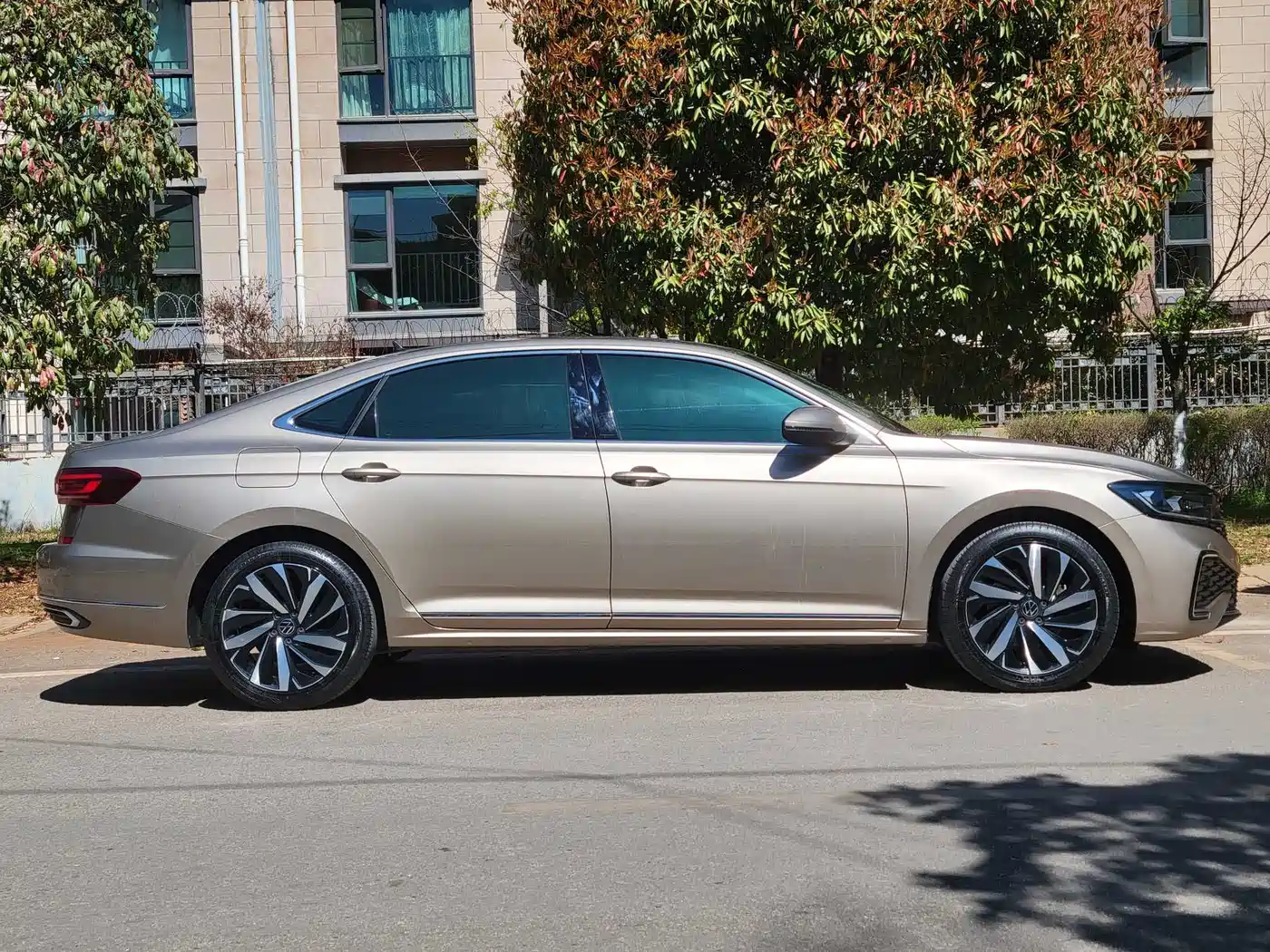Volkswagen Passat 2022 330TSI Starlight Elite Edition фото 26
