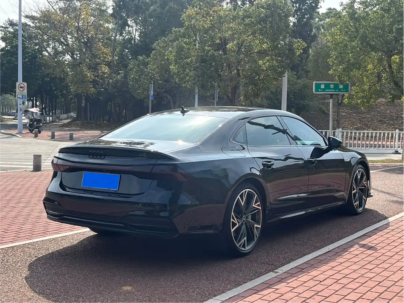 Audi A7L 2024 45 TFSI quattro S-line Black Warrior Edition фото 9