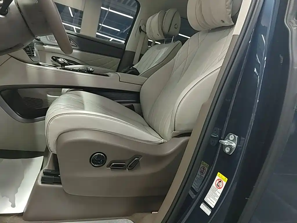 Denza D9 2023 2022 DM-i 970 AWD Flagship