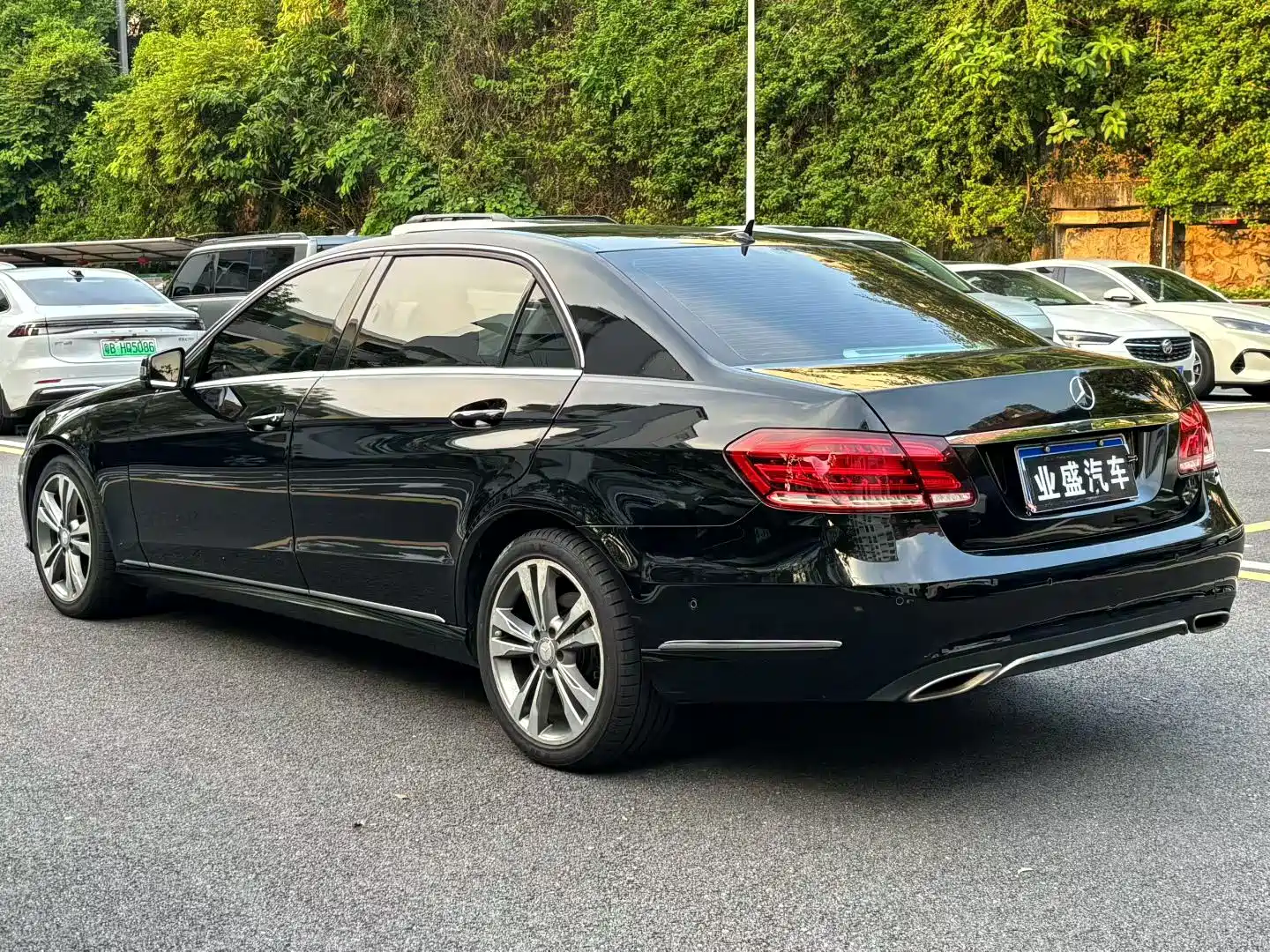 Photo 4 - Mercedes-Benz E-Class