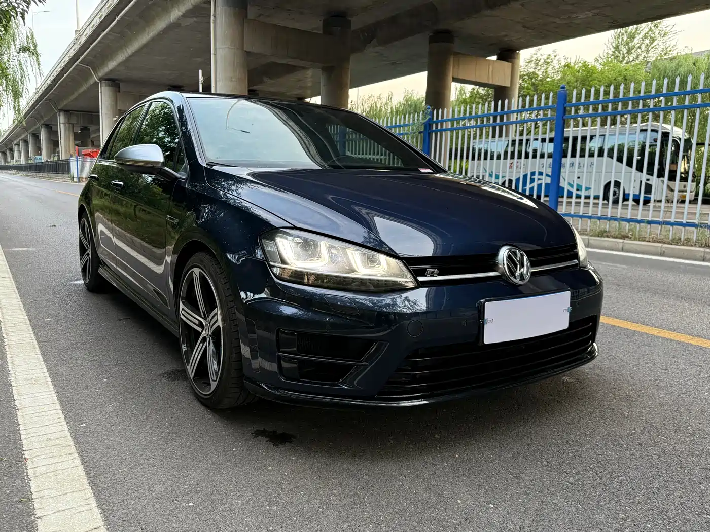 Volkswagen Golf (Import) 2015 2.0TSI R фото 3
