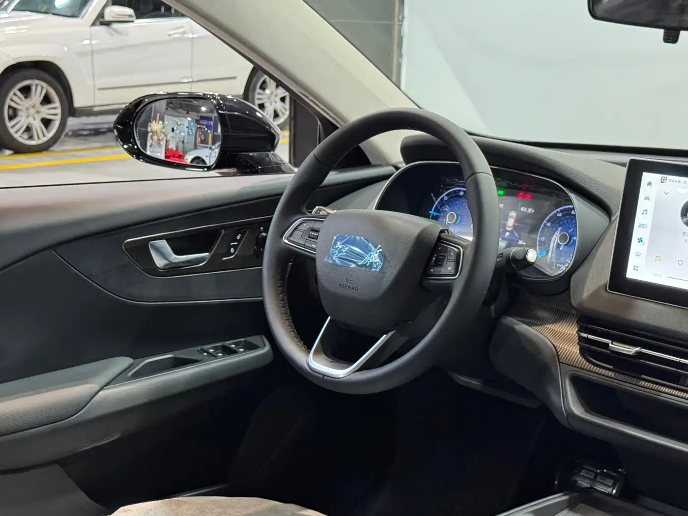 Hongqi E-QM5 2025 610km PLUS фото 9