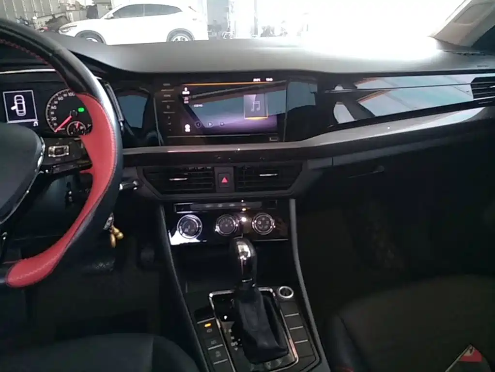 VOLKSWAGEN BORA