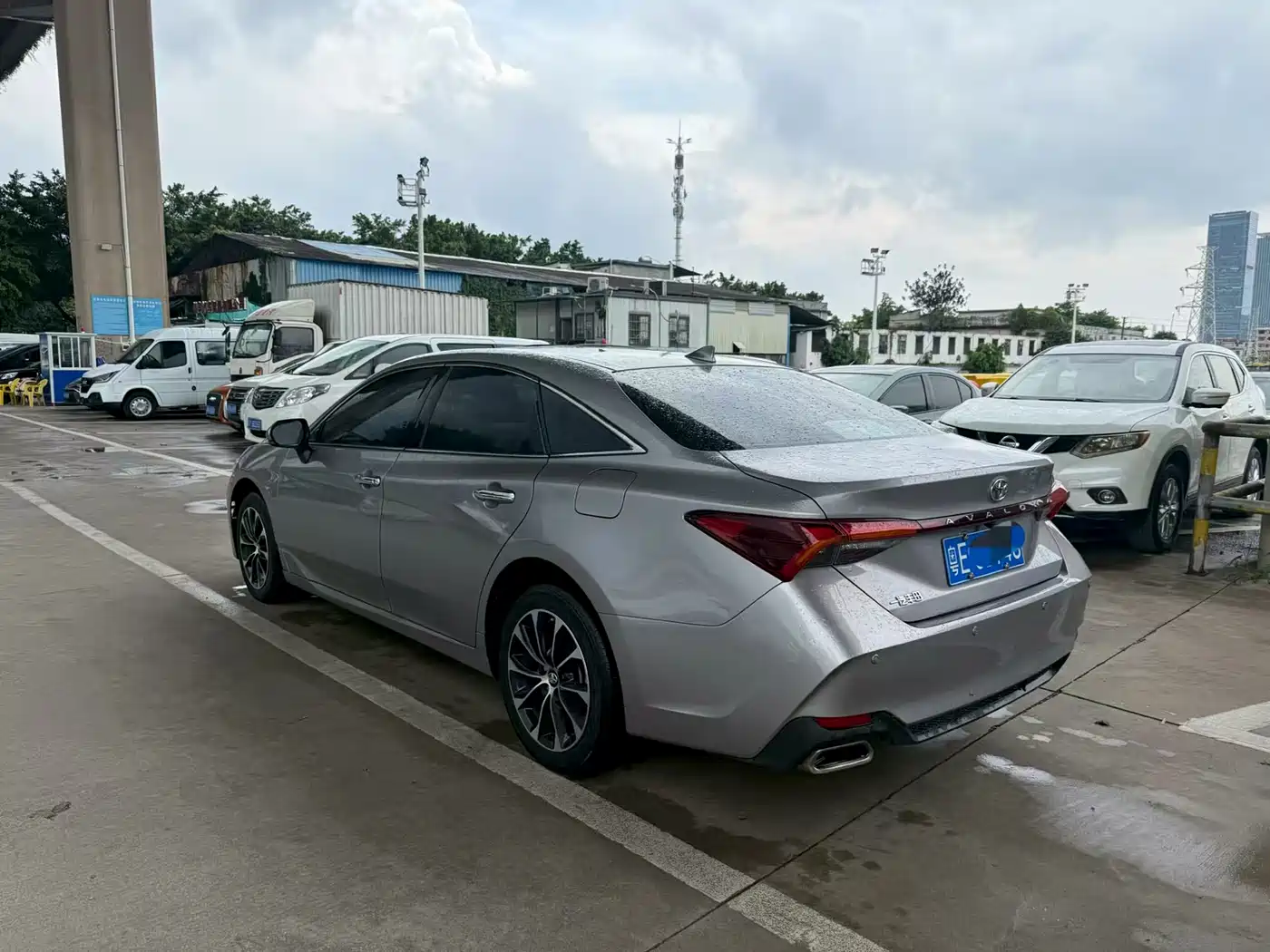 Фото 4 - Toyota Avalon