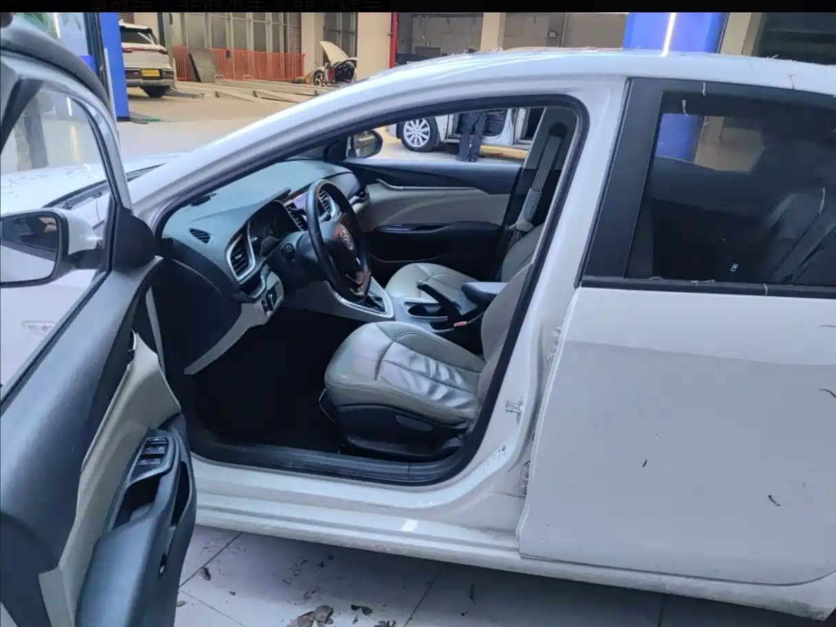 Buick Excelle 2017 15N Automatic Elite фото 3