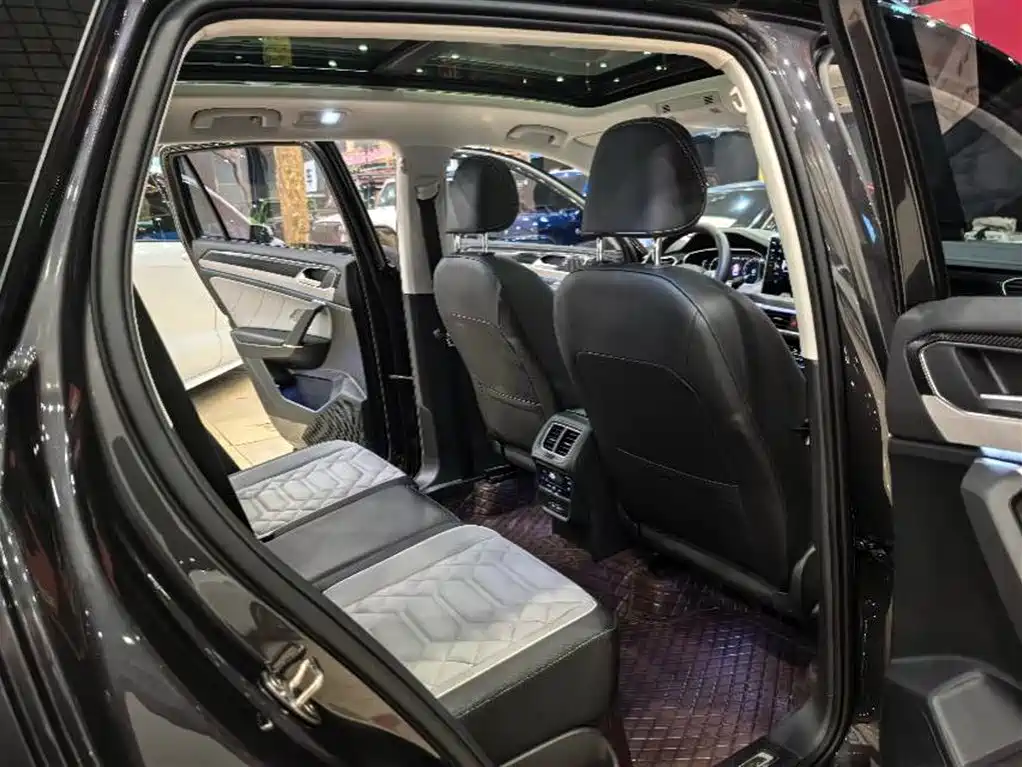 Volkswagen Tayron 2024 300TSI 2WD Luxury Plus Advanced фото 8