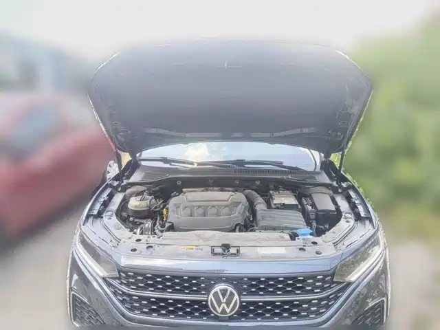 Volkswagen Passat 2024 380TSI Starlight Dragon Soaring Edition — фото 3
