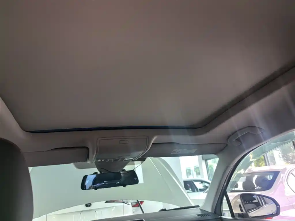 Volkswagen Tiguan L 2022 330TSI Auto 2WD R-Line Premium Edition фото 14