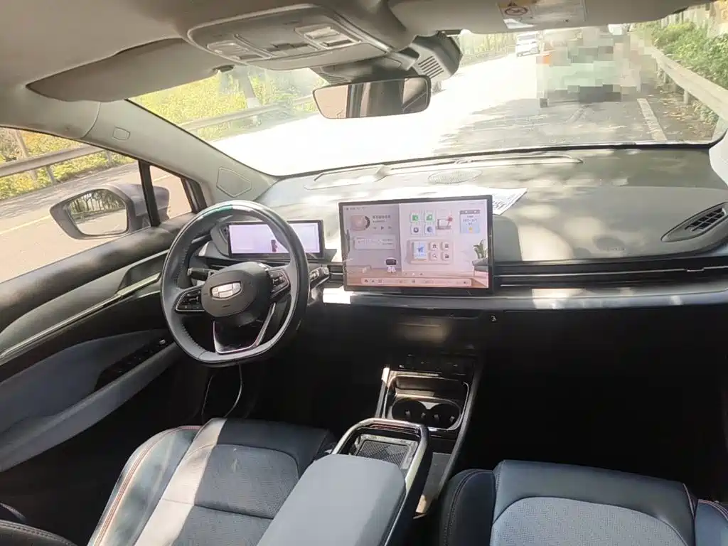 Geely Geometry M6 2023 2022 450 New Intelligence Edition