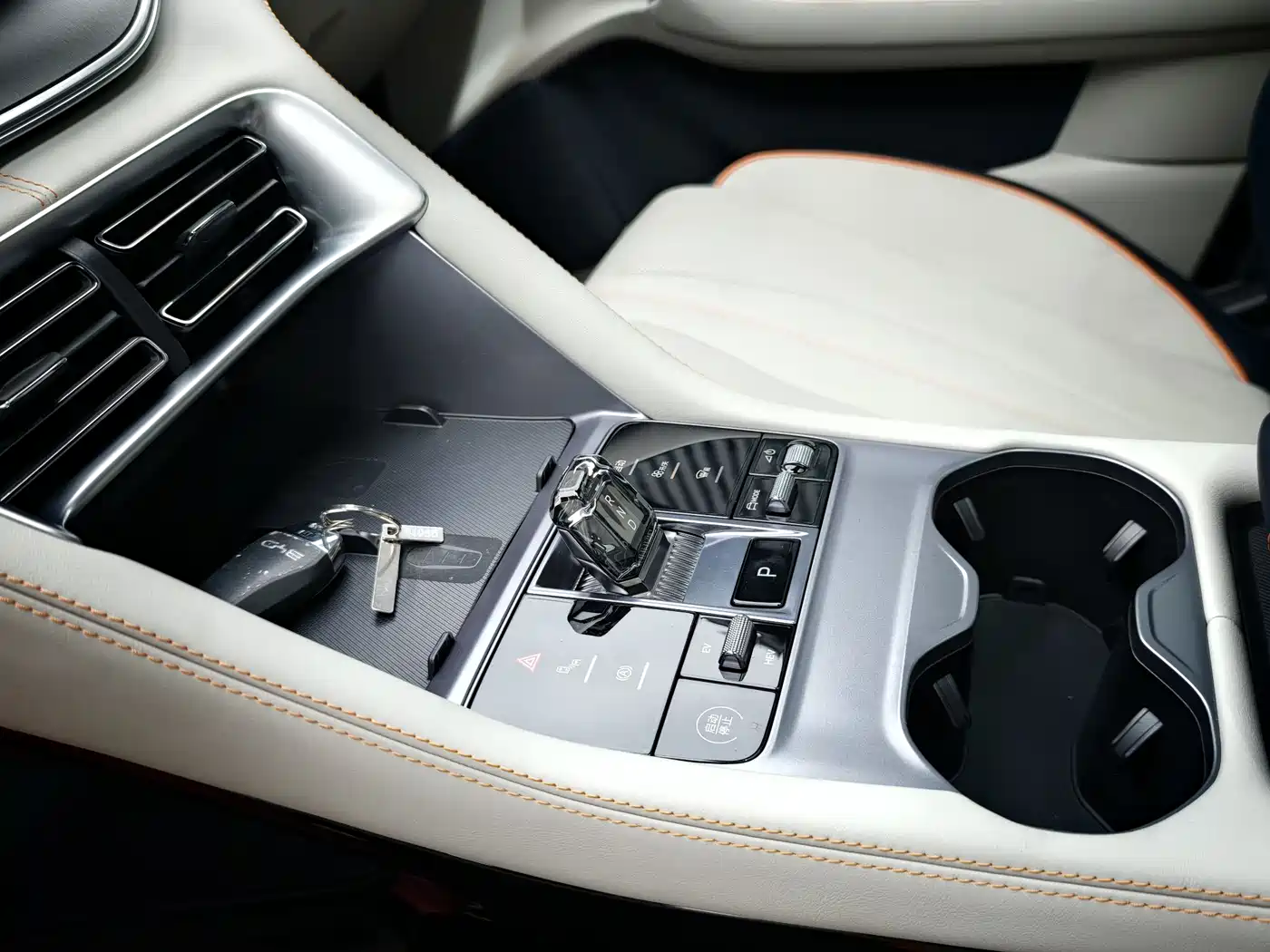 BYD Song PLUS PHEV 2024 Glory Edition DM-i 150km Flagship PLUS фото 6