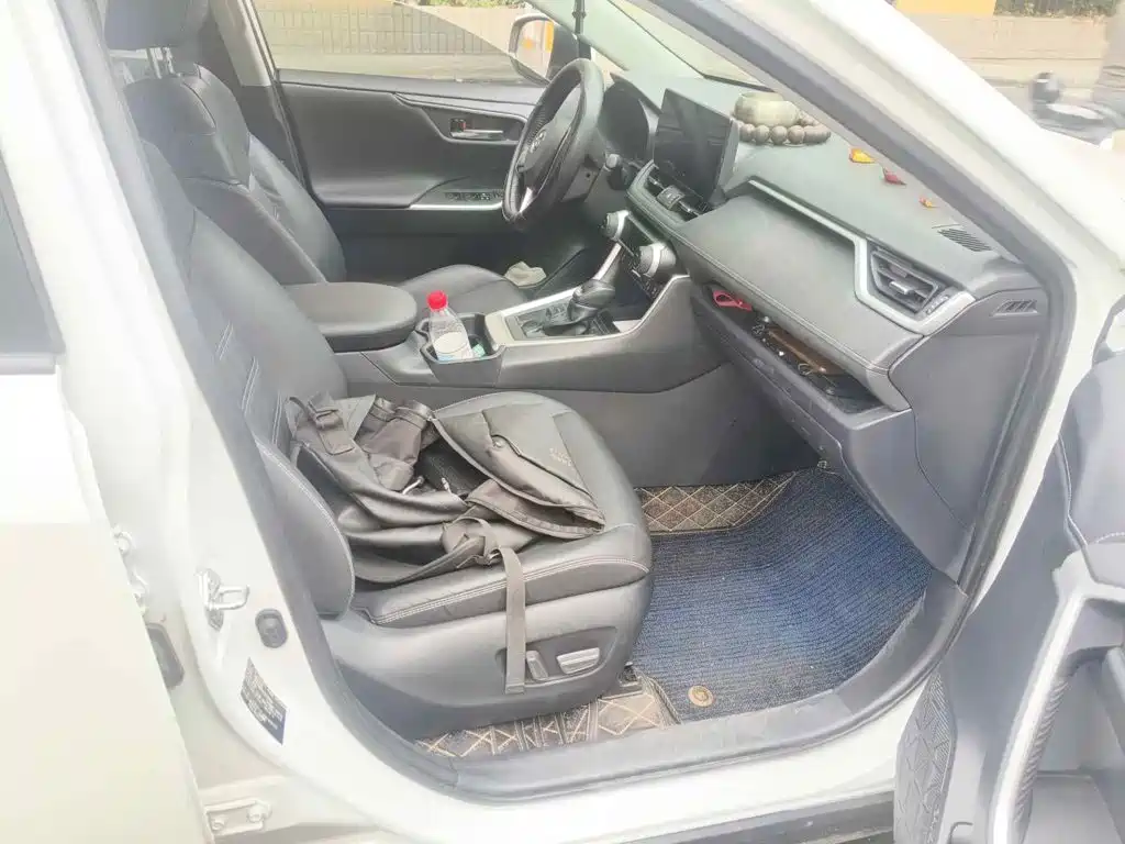 Toyota RAV4, миниатюра 13