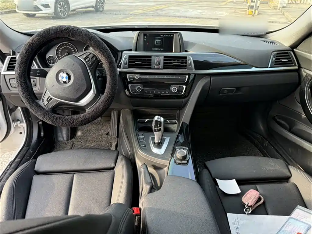 BMW 3 Series GT 2018 320i Fashion фото 8