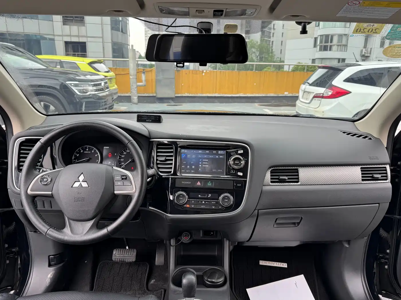 Mitsubishi Outlander (Import) 2014 2.4L 4WD Luxury Value Edition 7-seater фото 5