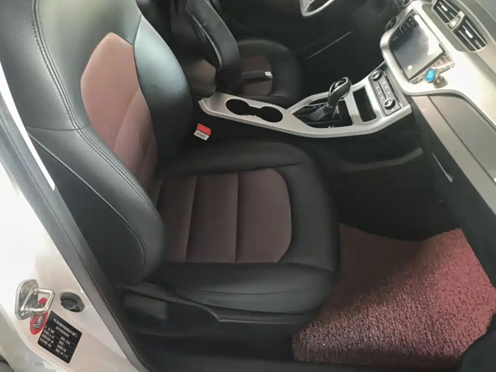Фото 25 - Geely Vision