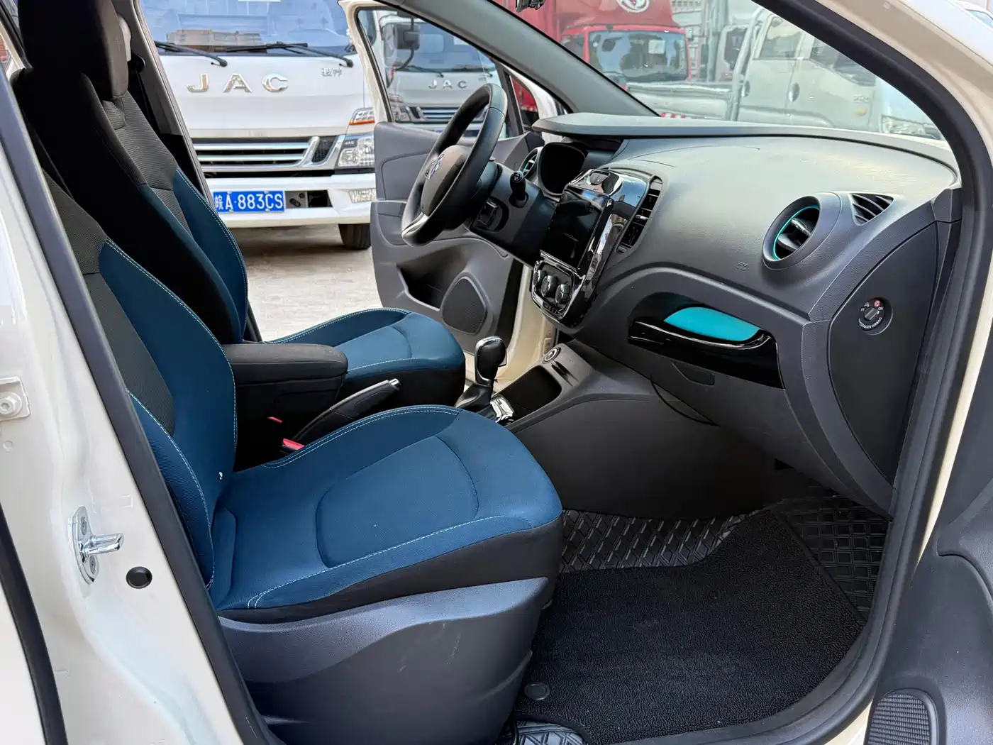 Renault Captur 2019 2015 Model 1.2T Automatic Standard Edition
