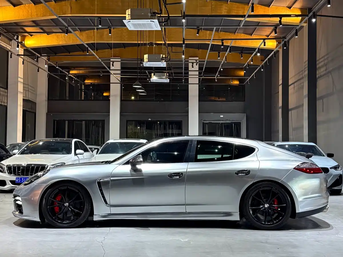 Porsche Panamera 2010 Panamera 4 3.6L фото 3