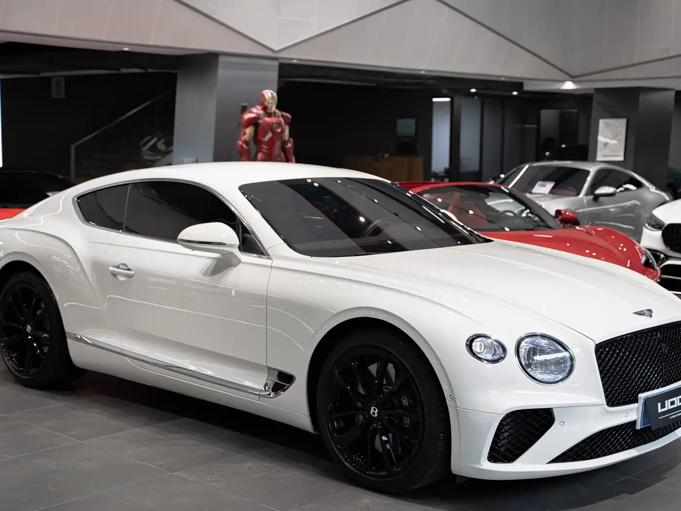 Bentley Continental 2024 4.0T GT V8 фото 11