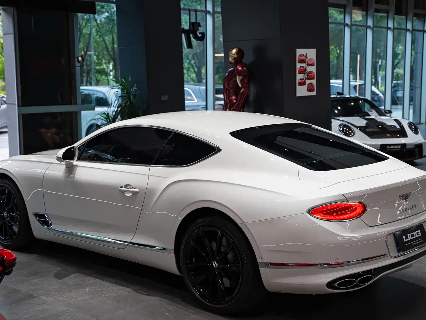 Bentley Continental 2024 4.0T GT V8 фото 14