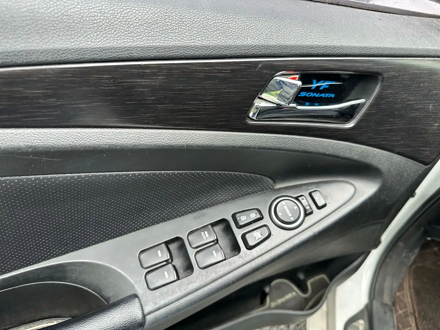 Hyundai Sonata 2013 2.4L Automatic Luxury Edition (China IV) фото 19