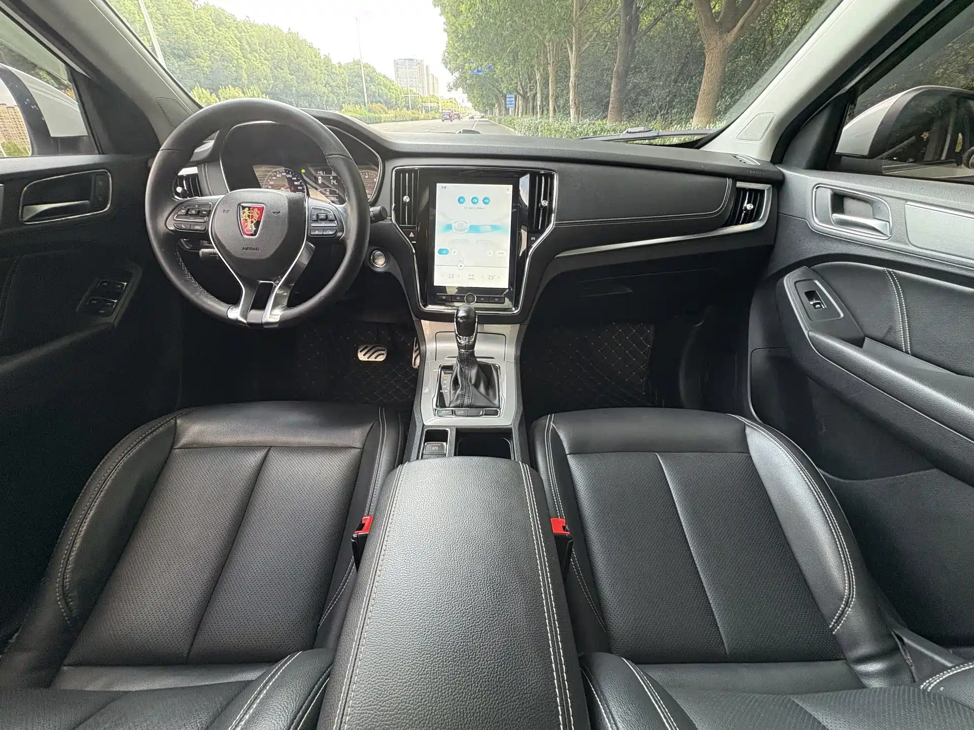 Фото 16 - Roewe RX5