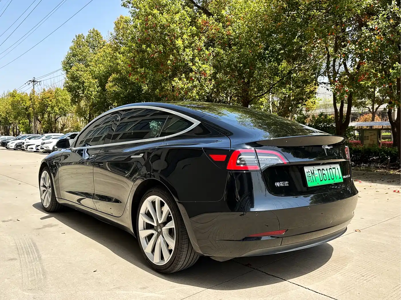 TESLA MODEL 3