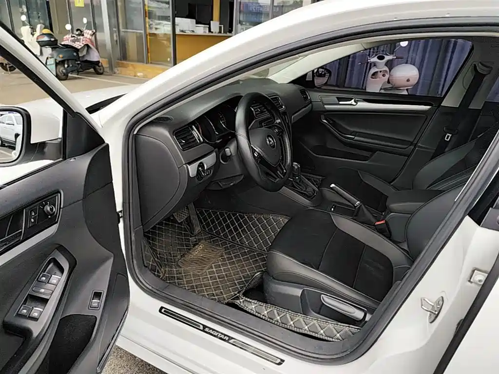 Volkswagen Sagitar 2018 280TSI DSG Spark Edition фото 16