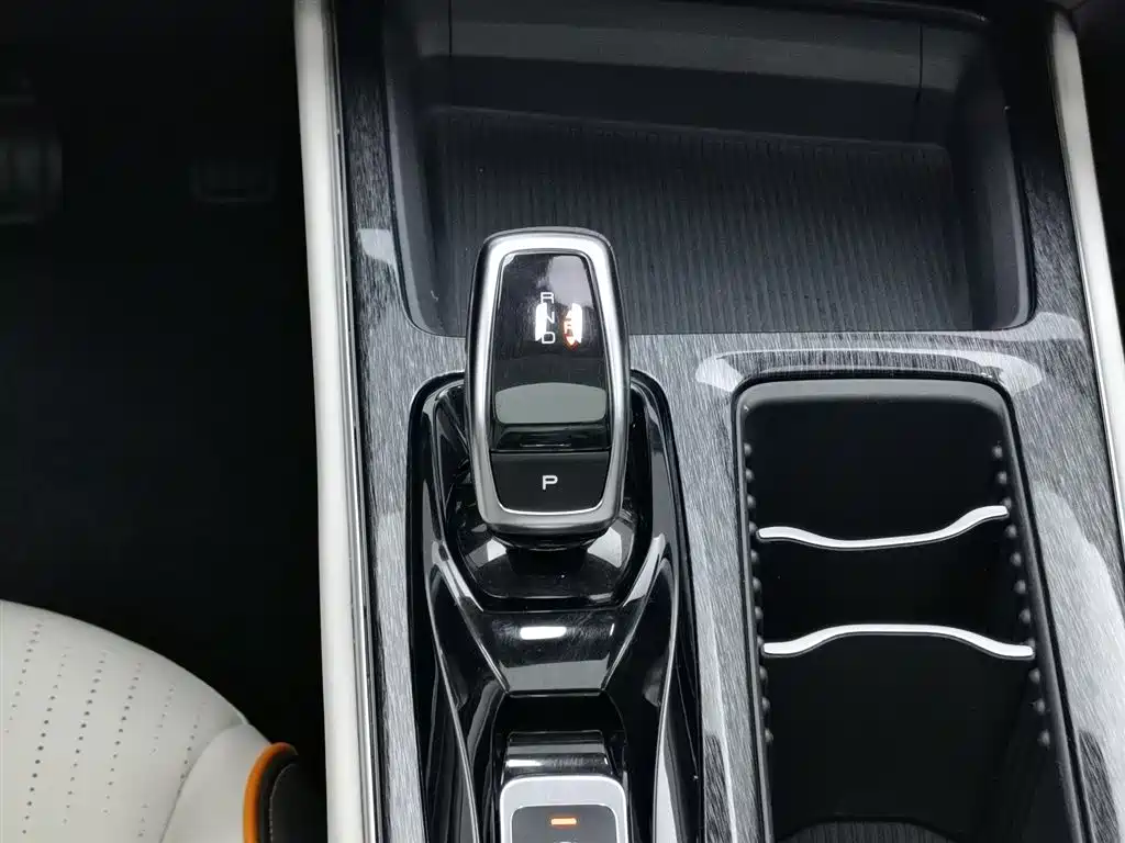 DONGFENG YI HYUN MAX