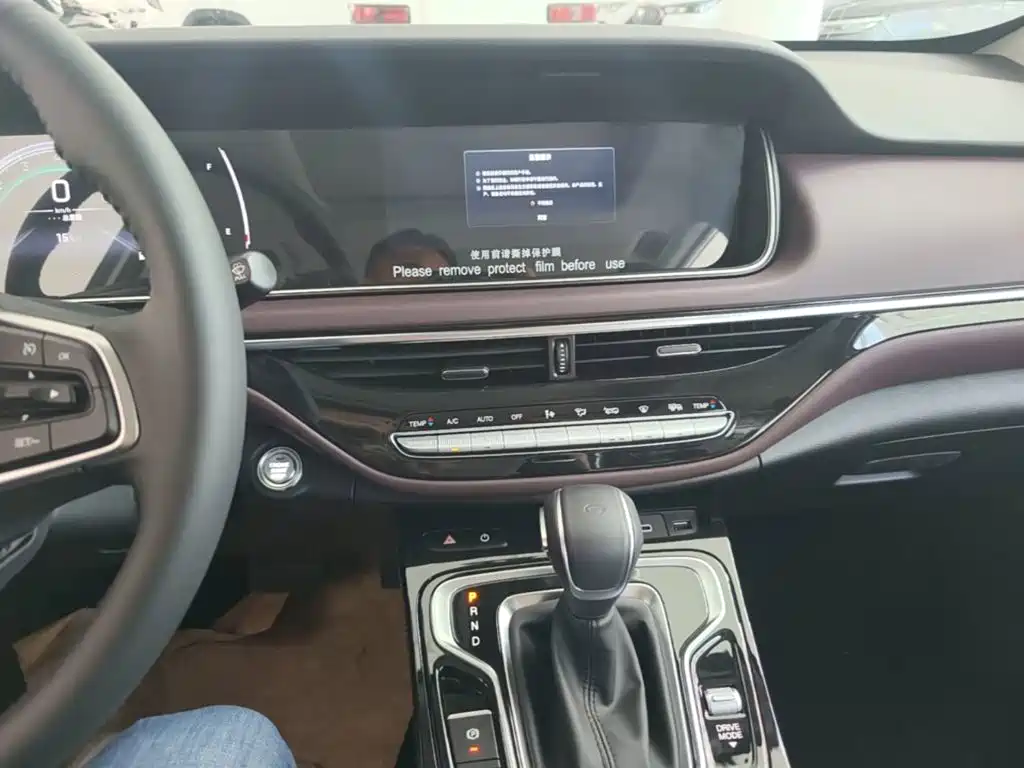 GAC Trumpchi Trumpchi M6 2026 2023 PRO 270T DCT Luxury Edition