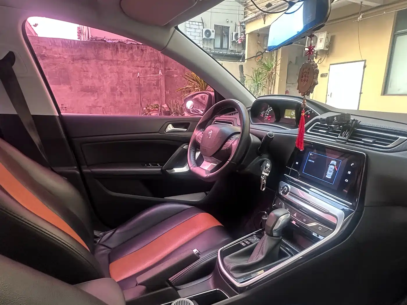 Peugeot 308 2018 1.6L Auto Luxury Edition фото 8