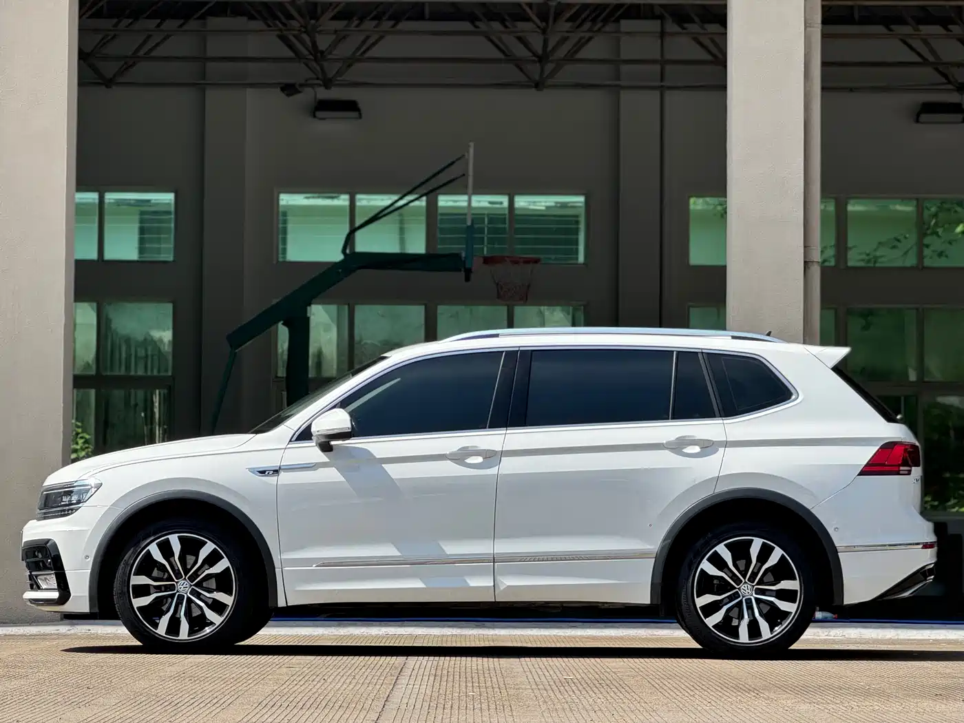 Volkswagen Tiguan L 2019 330TSI Automatic 2WD R-Line Flagship Edition China VI фото 3