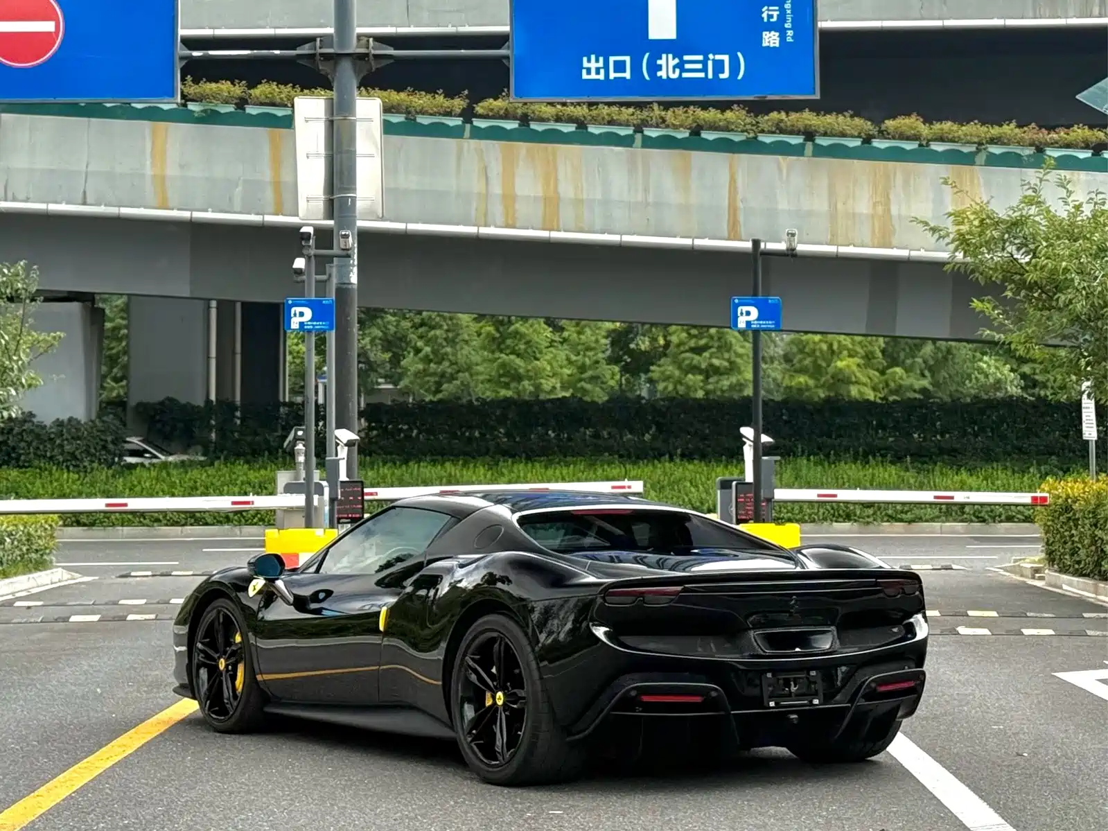 Фото 9 - Ferrari 296