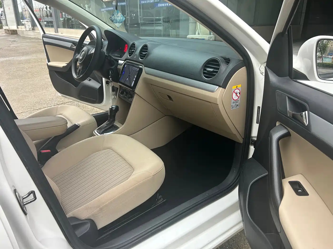 Volkswagen Jetta 2013 1.6L Automatic Comfort фото 14