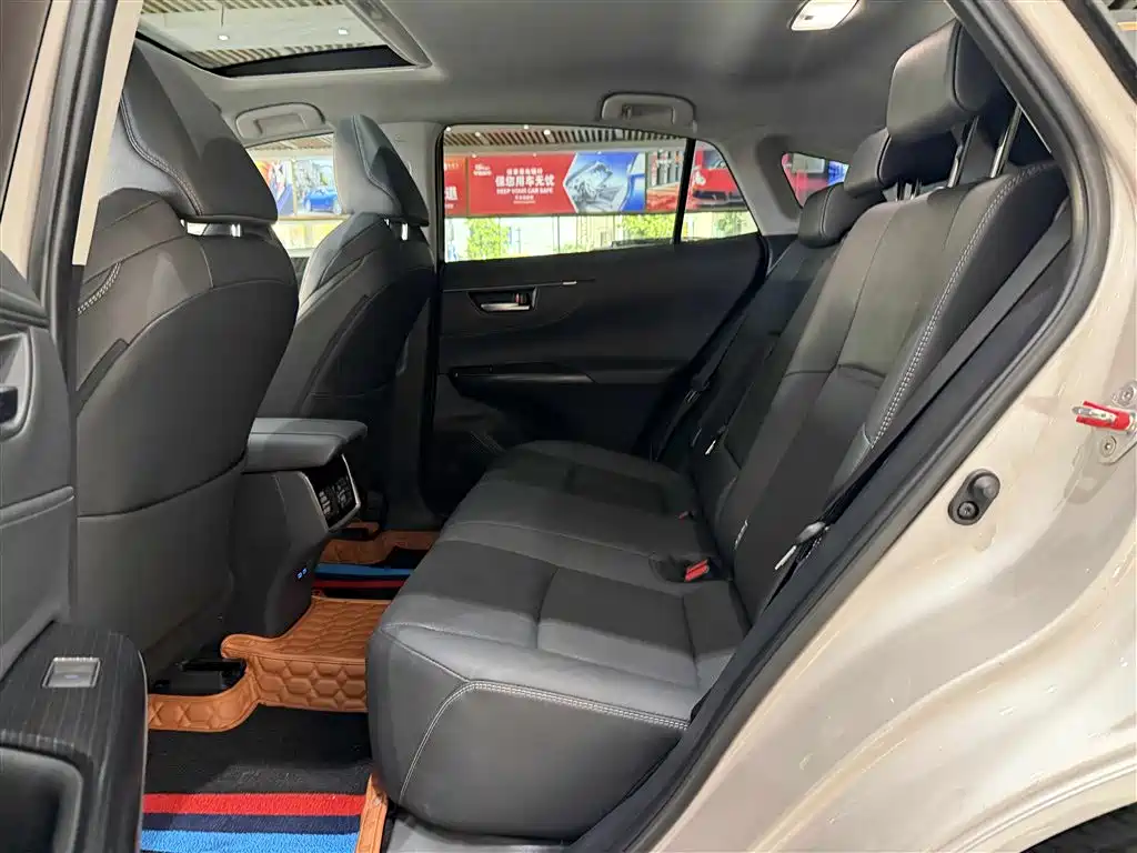 Toyota Venza 2022 2.0L CVT 2WD Premium фото 12