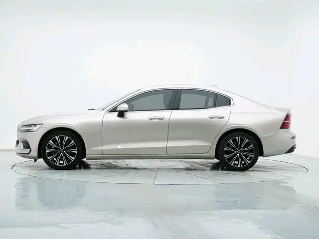 Фото 7 - Volvo S60