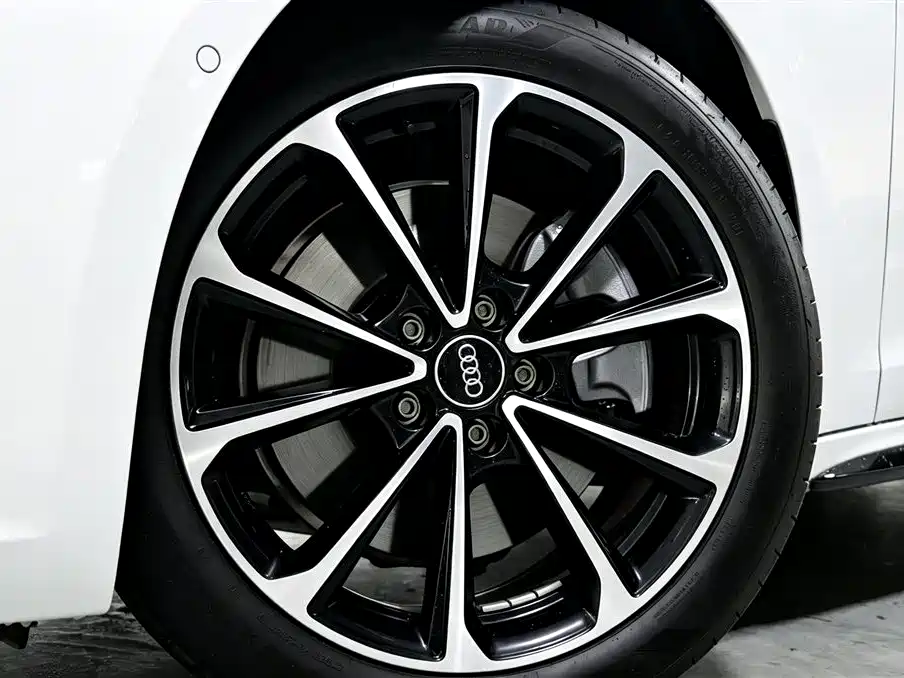 Фото 23 - Audi A5L