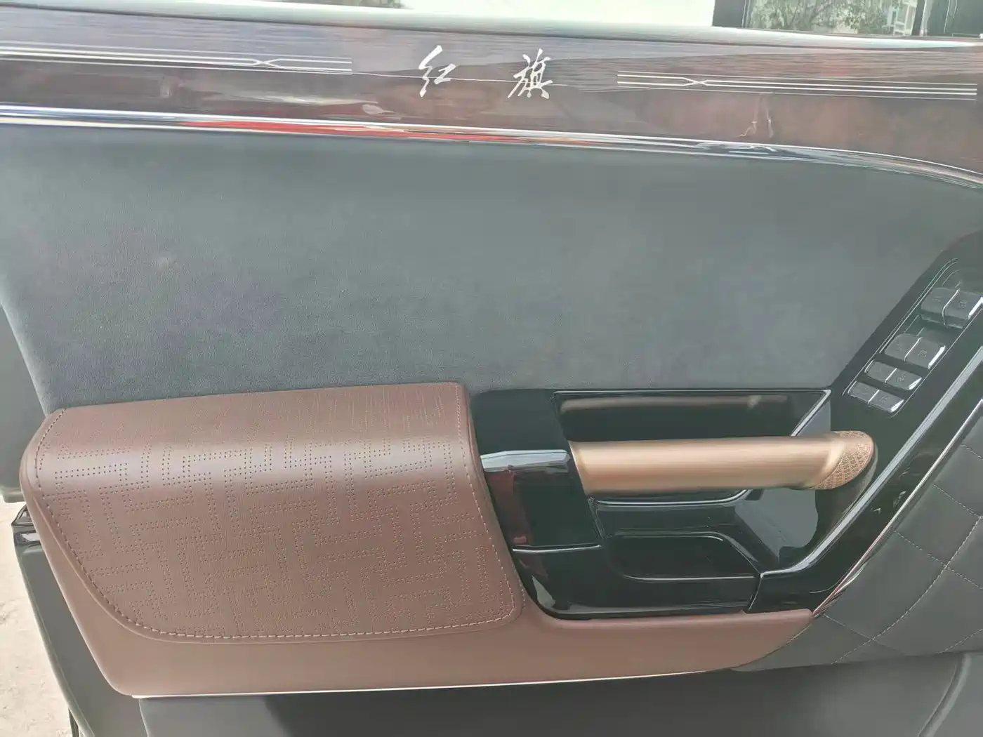 Hongqi Guoyao 2022 4.0T Elegant Flagship 6-Seater фото 12