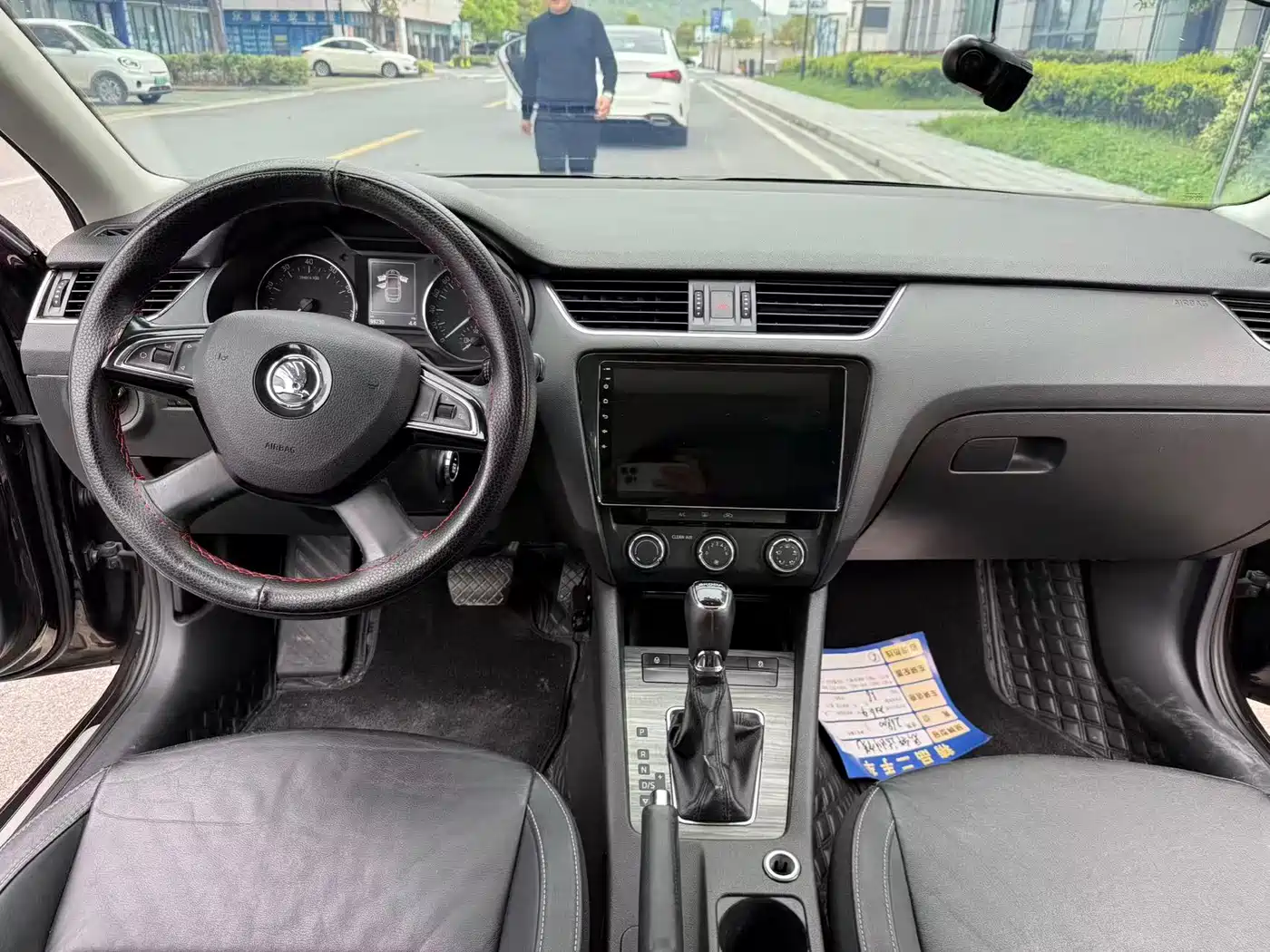 Škoda Octavia 2016 1.6L Automatic Smart Edition фото 5