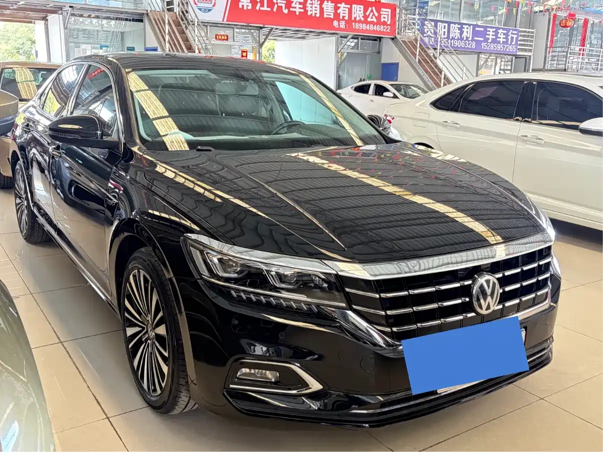 Volkswagen Passat 2020 330TSI Luxury Edition China VI фото 2
