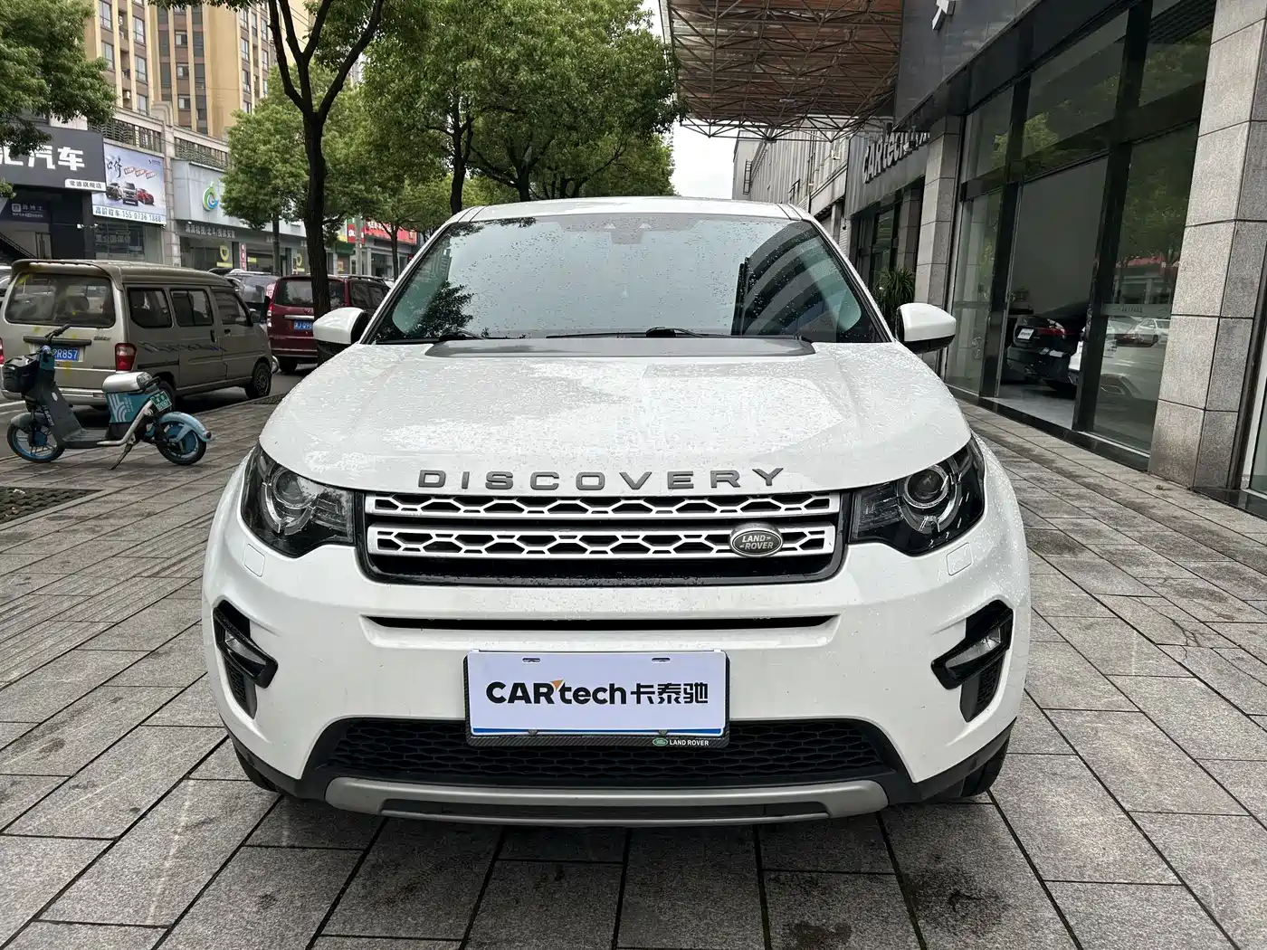Land Rover Discovery Sport 2018 240PS HSE Edition фото 8