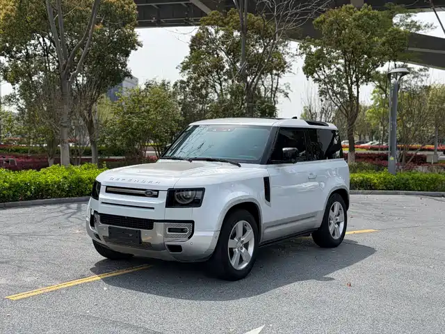 LAND ROVER DEFENDER