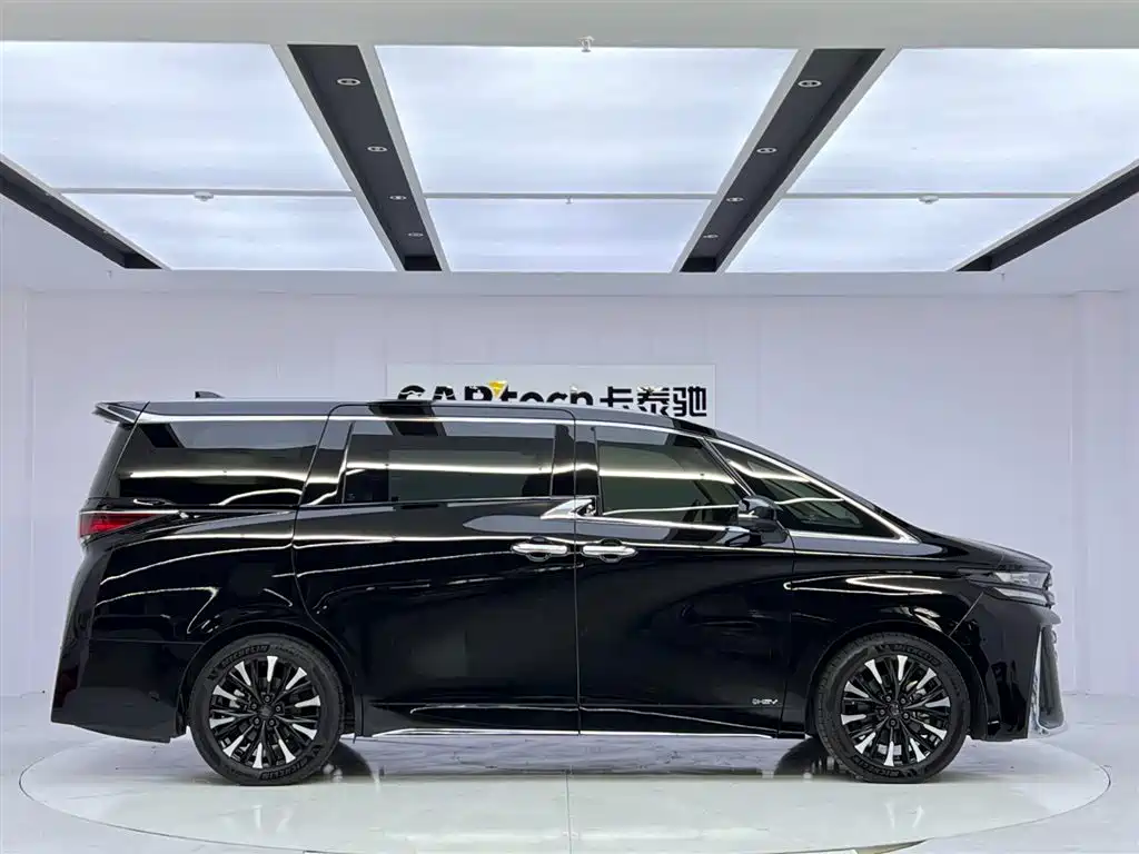 Toyota Vellfire 2024 Crown Hybrid 2.5L Executive Premium Edition фото 6