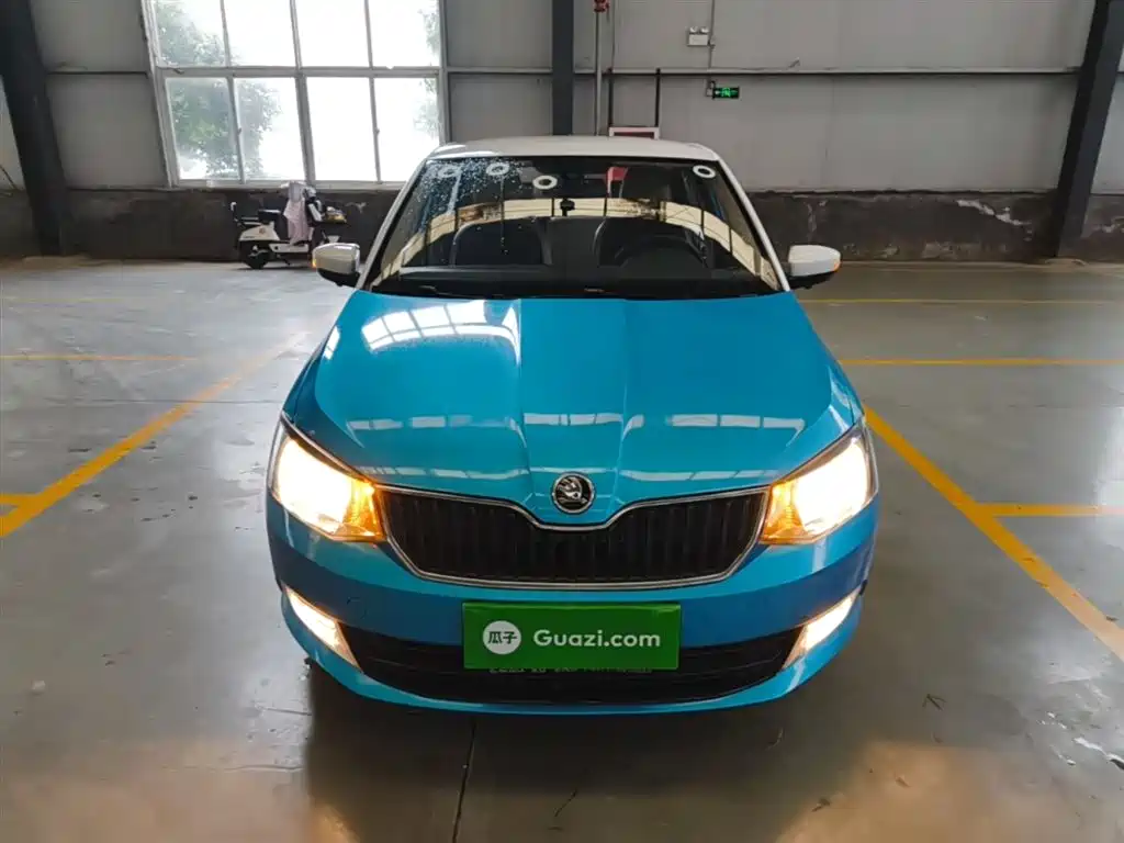 Škoda Fabia 2015 1.4L Automatic Pioneer Edition фото 3