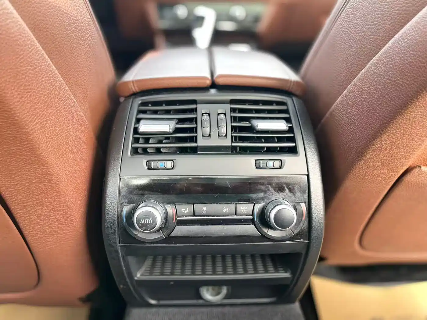 BMW 5 Series 2014 528Li Leading Edition фото 22