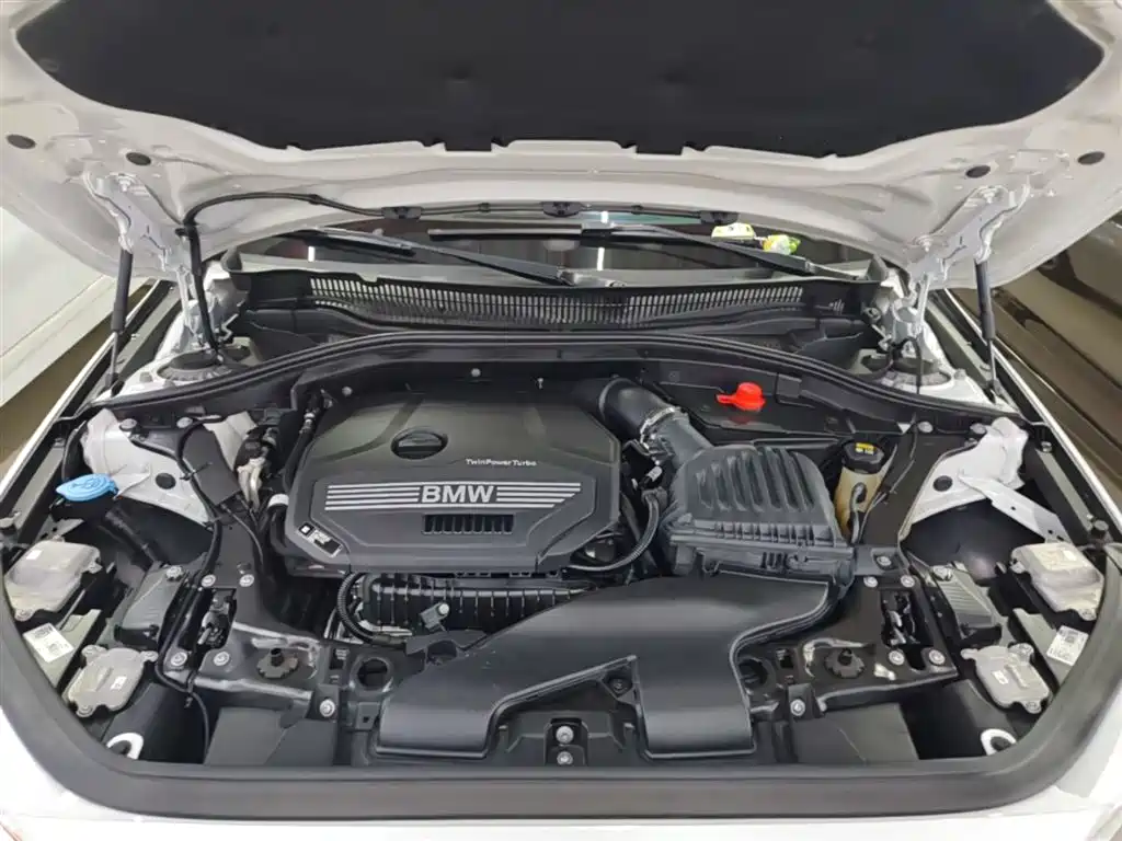 BMW 1 Series 2022 120i M Sport Shadow Edition фото 20