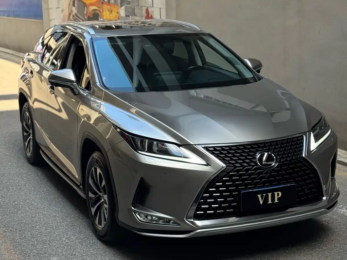 Photo 3 - Lexus RX